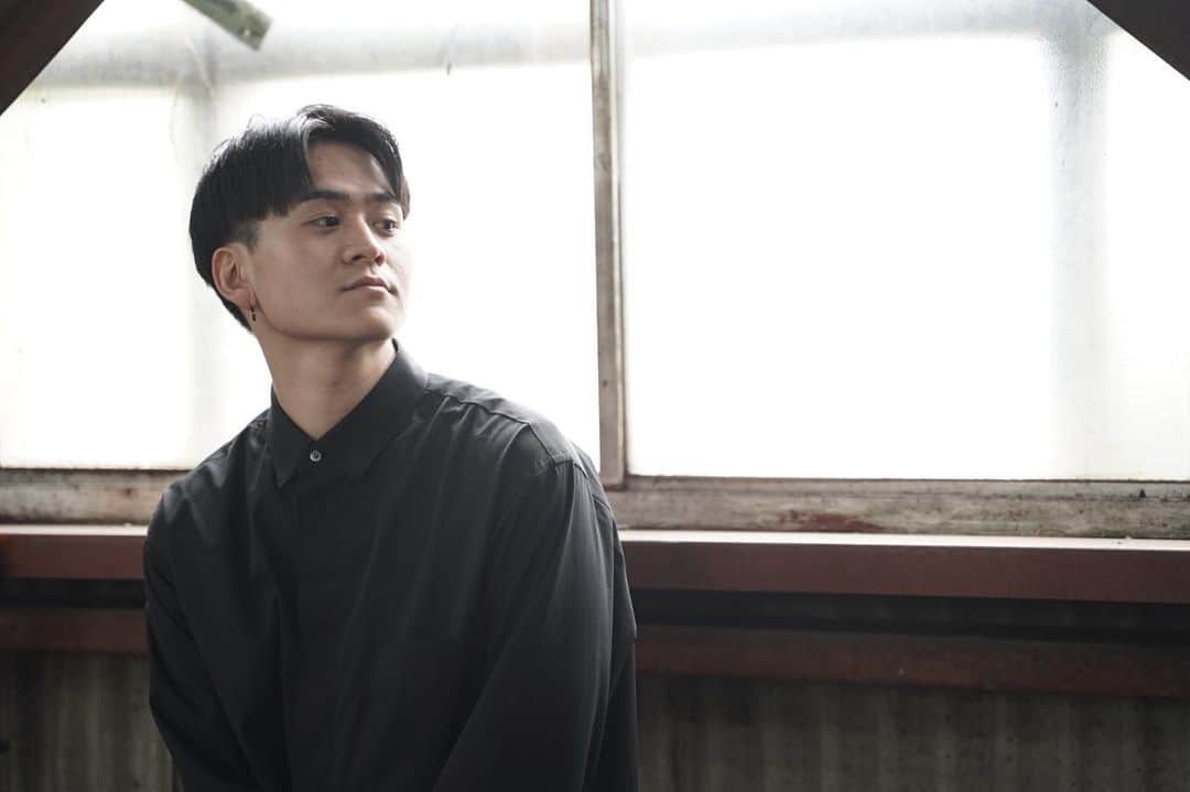 T-CHUのインスタグラム：「__________ 転んでも間違っても ボロボロでも無様でも 泣いても笑われても  人生を諦めなければきっと光は見える そう信じてる  Never  📸 by @yskzksy」