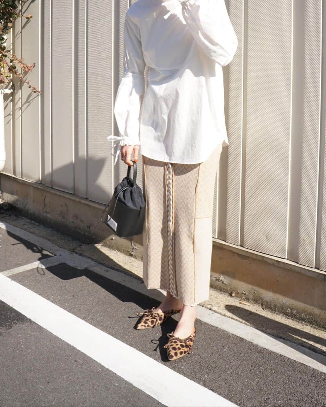 【ANN DE ARKさんのインスタグラム写真 - (【ANN DE ARKInstagram)「PICK UP ITEM﻿ ﻿ 《 beautiful people 》﻿ candy stripe gather sleeve blouse﻿ ￥58,300（税込）﻿ ﻿ 《 TAN 》﻿ MOSAIC PATTERN SKIRT﻿ ￥46,200（税込）﻿ ﻿ 《 PIPPICHIC 》﻿ Remy MULE 2 - leopard -﻿ ￥33,000（税込）﻿ ﻿ ﻿ スタッフ身長166cm﻿ ﻿ ﻿ オフィシャルサイトの在庫と店頭在庫は共有しております。﻿ 商品に関しましては、お気軽にコメントや店舗までお問い合わせください。﻿ ⬇︎⬇︎⬇︎﻿ @ann_de_ark  @arknets_official﻿ #fashion #栃木 #宇都宮 #ショップ  #arknets #anndeark #annstyling #anncode #beautifulpeople #tanjpn #pippichic #maisonmargiela」1月29日 13時40分 - ann_de_ark