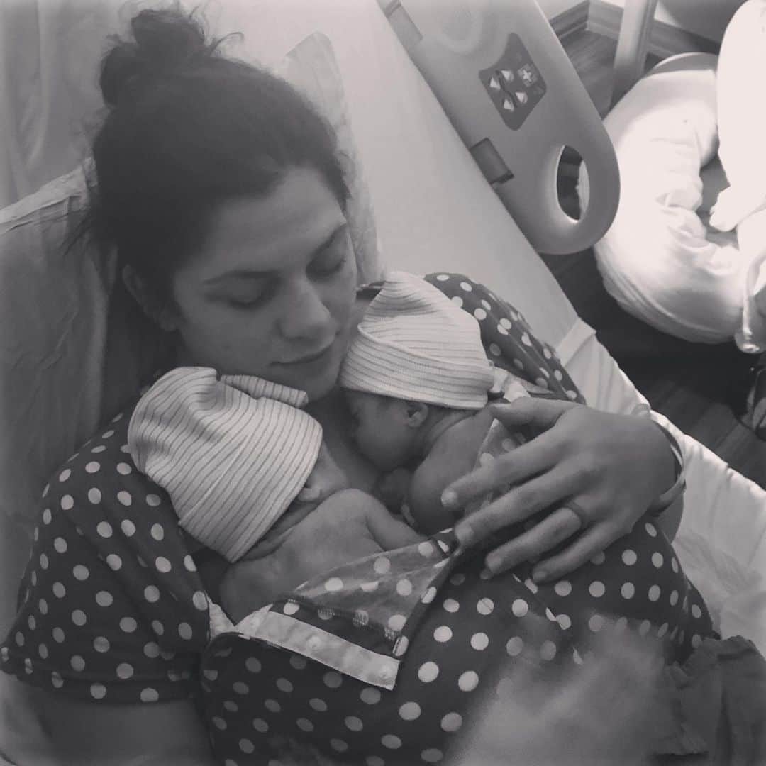 ヒラリー・スコットのインスタグラム：「Day 1 Year 1 Year 2 Tomorrow they stroll into year 3. Confidently I might add. 🤍 Em & Bea,  You both are a force. You bring light and love and humor to our family—in your own individual ways. Even though you were born one minute apart I see you both as your own souls...so different, so beautiful. I LOVE being your mom.   Thank you God for these unbelievable blessings. Our family’s double portion after much heartache. Lord, help guide me to be a mother who is wise, patient, and kind. Help me guide them to love You, seek Your will for their life, and ultimately know that no matter what, You love them better and deeper than I could ever fathom. That’s a hard sentence to speak as their mother...but You know that too. Thank You for your grace. Raising them is my honor and a gift—and a lesson that You don’t give us more than we can handle with Your help...which is always available to us. Thank You. 🤍  Happy Birthday my precious girls.」