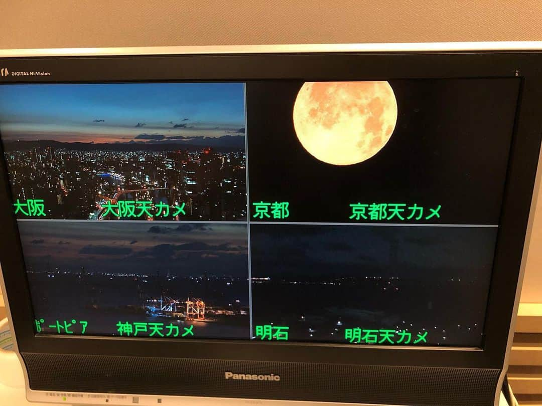 桂紗綾さんのインスタグラム写真 - (桂紗綾Instagram)「ふぉー🌕✨  #お天気カメラ  #満月  #夜明け  #夜明け前の空  #夜明け前の静けさ  #朝も早よから桂紗綾です  #abcラジオ  #abcアナウンサー  #アナウンサー」1月29日 13時54分 - saaya_katsura_abc