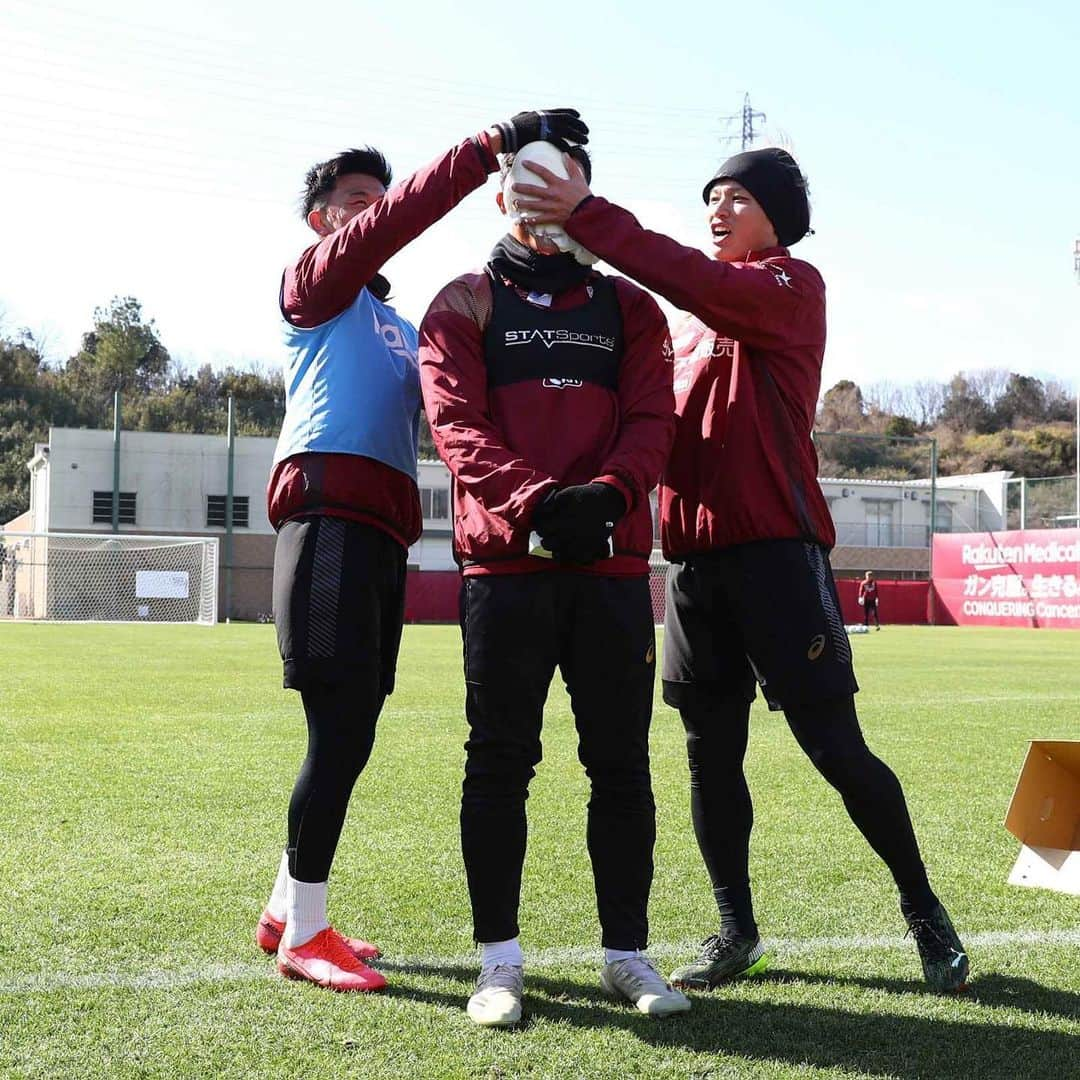 ヴィッセル神戸さんのインスタグラム写真 - (ヴィッセル神戸Instagram)「恒例の😝🎂 Tradition 😝🎂  #vissel #visselkobe #ヴィッセル #ヴィッセル神戸 #Kobe #神戸 #WeAreKobe #KobeForeverForward #一致団結 #JLeague #Jリーグ」1月29日 14時00分 - visselkobe