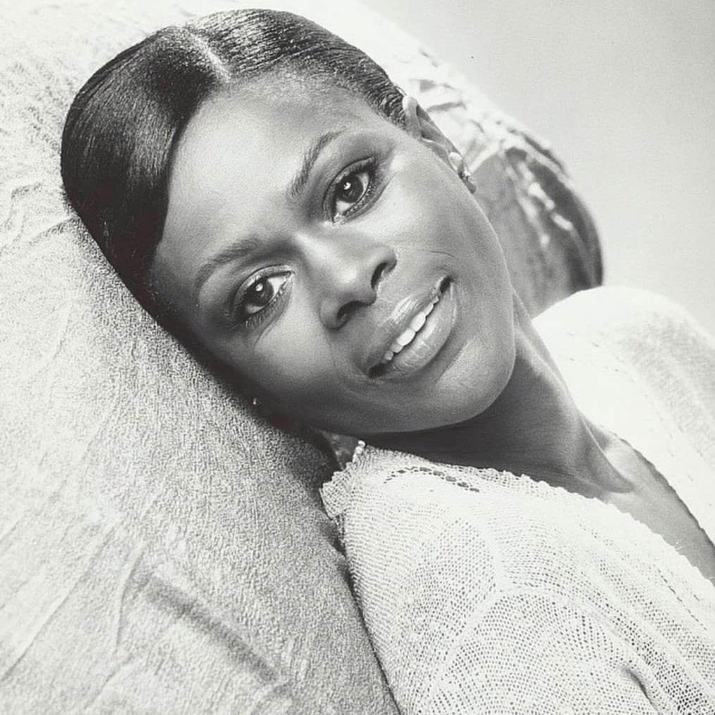 ブライス・ダラス・ハワードさんのインスタグラム写真 - (ブライス・ダラス・ハワードInstagram)「Ms. Cicely Tyson. A pioneer and enlightened genius. Only Ms. Tyson could have achieved what she did, performing in more than 100 film, television and stage roles, winning an honorary Oscar, and being inducted into both the American Theater and Television Halls of Fame. Her life was one spent inspiring others. To have been in her presence was a privilege. Thank you for your light, leadership, and legacy. Wishing you and your loved ones peace in this transition ♥️ What a human! What a life!」1月29日 14時01分 - brycedhoward