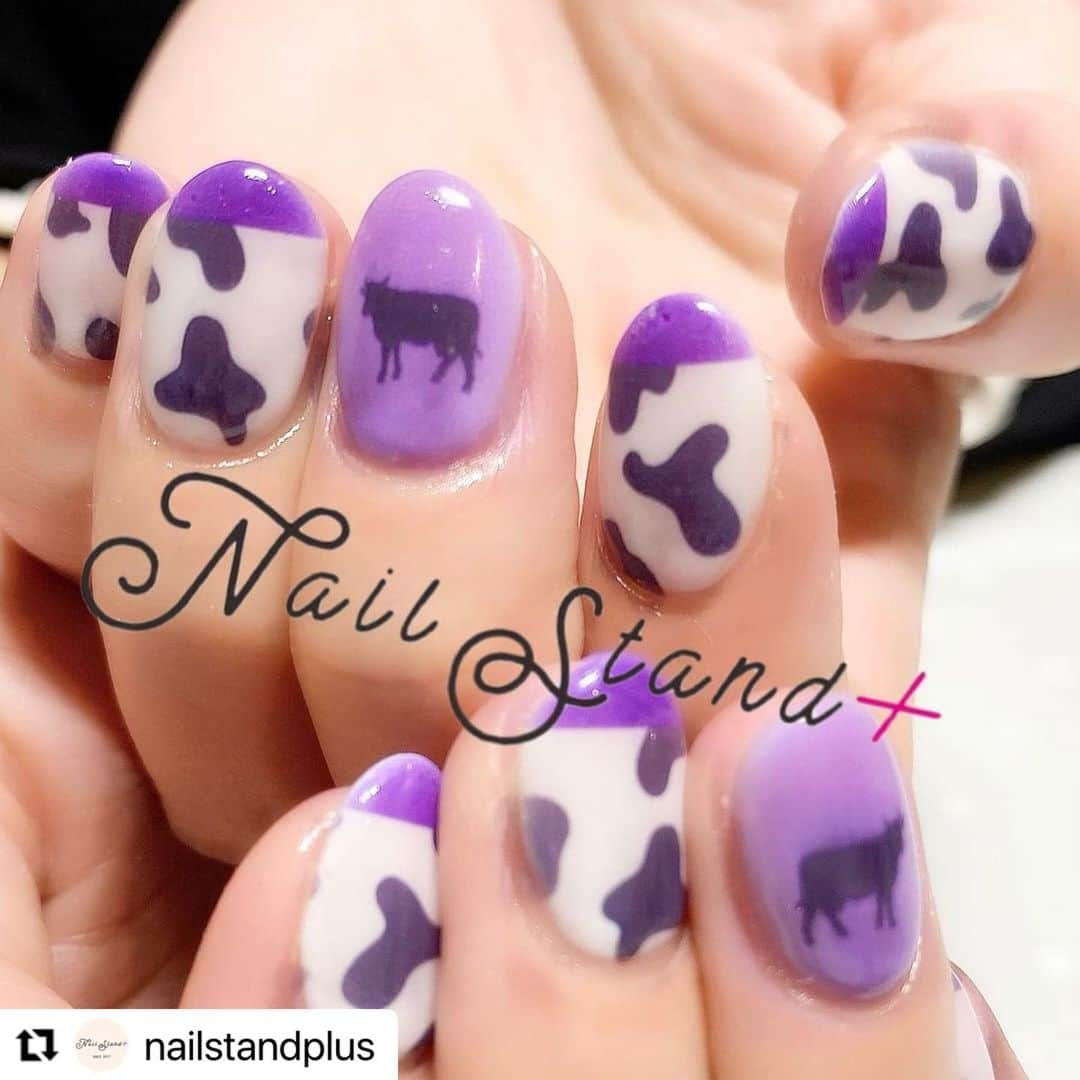 ネイルスタンド　ツメコのインスタグラム：「#Repost @nailstandplus with @make_repost ・・・ あけましておめでとうございます⛩(今更) 昨年もたくさんのお客様と わいわいできて楽しい一年となりました！ . 今年は丑年ということで コロナに負けずにのんびりと← 営業していきますので 本年もよろしくお願いいたします🥰♡ . .  #NailStand＋ #nail #ネイルスタンドプラス #彦根 #ネイルサロン彦根 #彦根ネイルサロン #彦根市 #彦根観光地 #プリンターネイル #デザインネイル #ツメコ #tsumeco #nails #秋ネイル #ジェルネイル #ネイルサロン滋賀 #時短ネイル #大人可愛い #スピーディーネイル #米原ネイルサロン #長浜ネイルサロン  #💅 #ツメコネイル #多賀ネイルサロン #ネイルサロン多賀 #子供同伴ok」