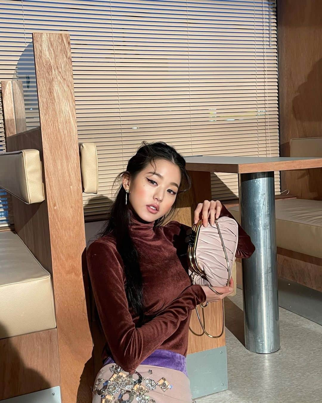 IZ*ONEさんのインスタグラム写真 - (IZ*ONEInstagram)「ELLE february👜🧸✨ @ellekorea @miumiu  #원영 #ウォニョン #IZONE #아이즈원 #アイズワン」1月29日 14時08分 - official_izone