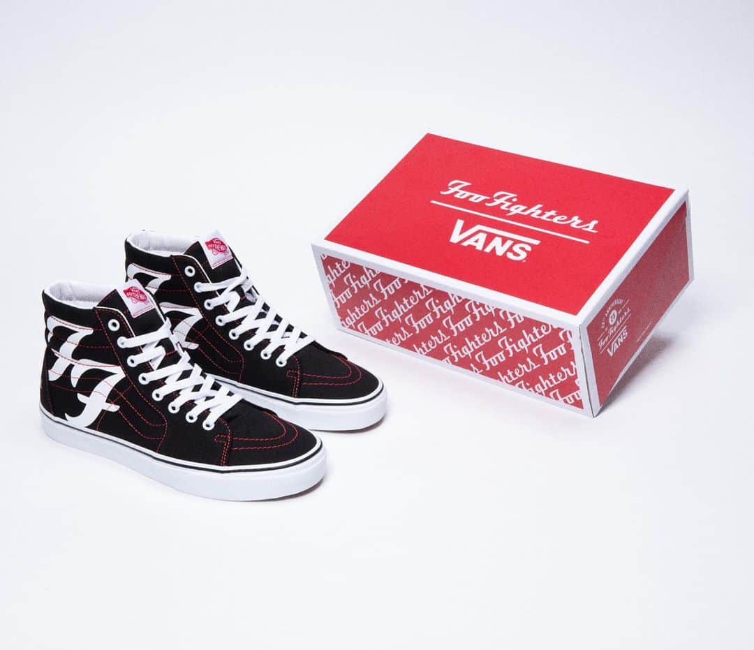 フー・ファイターズのインスタグラム：「They're here....Available in the official Foos store or wherever you buy your @vans. #FF25」