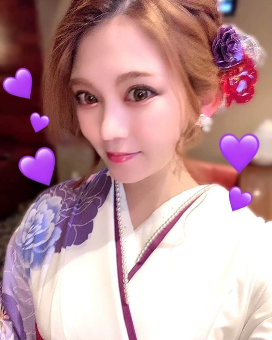 𝙷𝚘𝚝𝚊𝚛𝚞𝚗のインスタグラム：「♡ 仕事始めに着たお着物💜🤍💜 白×紫でお気に入り〜👯‍♀️💠 髪飾りも胸元のパールも可愛い💎 ． #着物ヘア #着物 #着物ヘアアレンジ #着物レンタル #着物女子 #着物ヘアセット #東京 #福岡 #大阪#中洲#銀座#六本木#紫着物 #お洒落#お洒落好き #クラブ#ホステス #ホステスヘア #中洲クラブ #中洲キャバ嬢 #中洲ホステス#30歳 #ダイエット#diet #happy #紫好き」