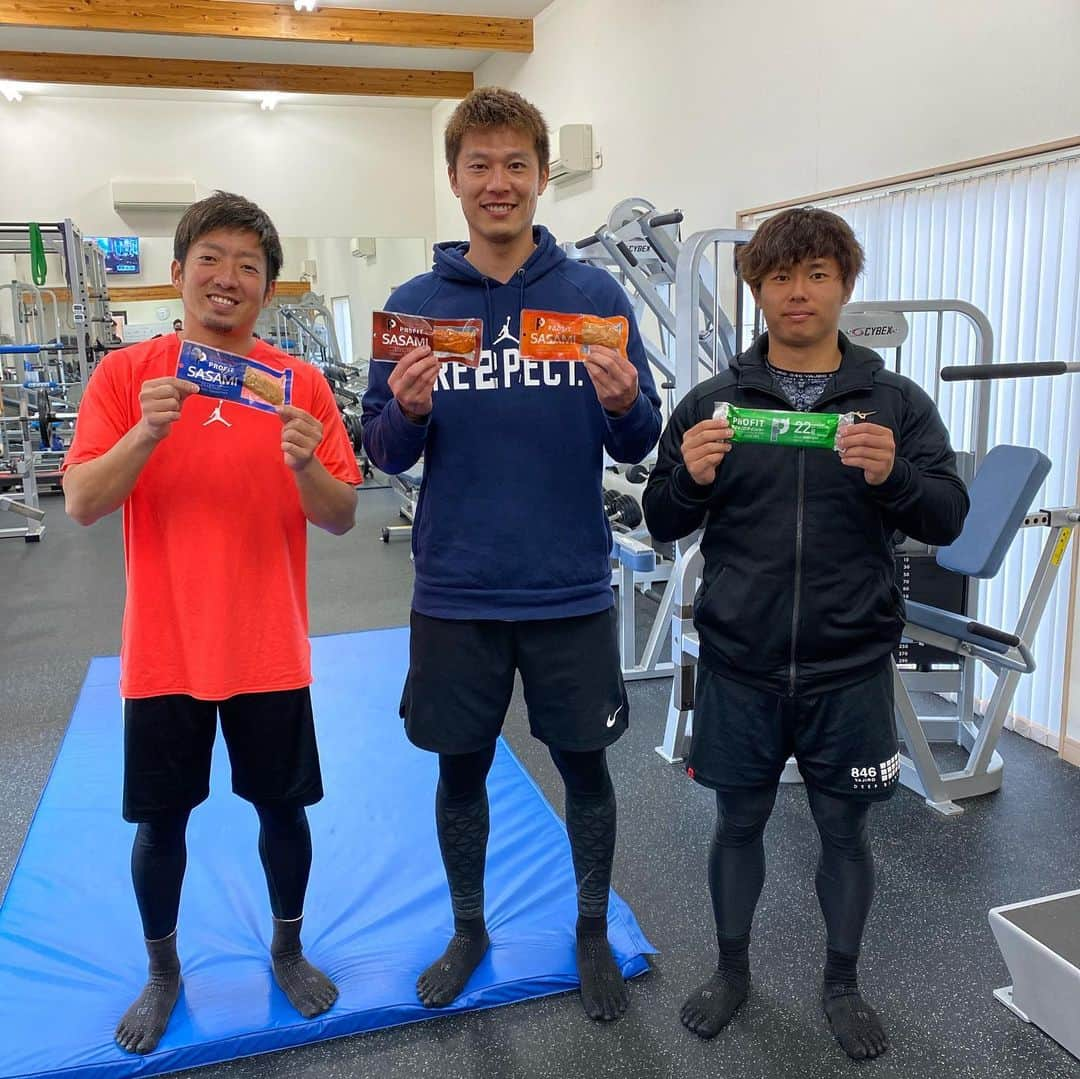 岩嵜翔さんのインスタグラム写真 - (岩嵜翔Instagram)「2021自主トレ終了！ チーム馬原で充実した自主トレを送れました！ 関わって頂いた全ての方に感謝です。  今年もファンの皆様、応援よろしくお願いします！  #profit #ささみプロテインバー#美味い#846yajiro #チーム馬原 #サポートありがとうございました」1月29日 14時35分 - iwasho17