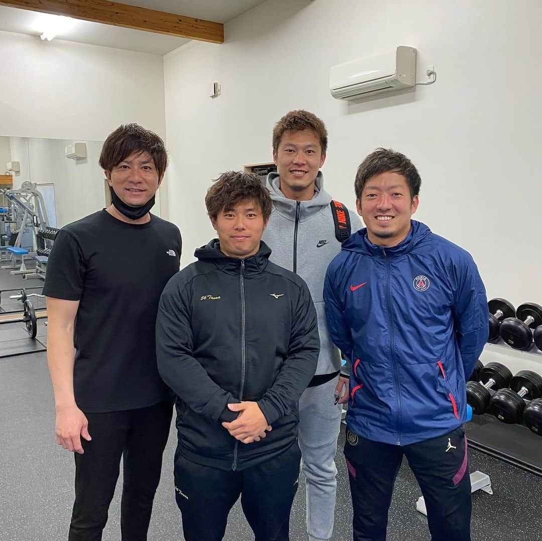 岩嵜翔さんのインスタグラム写真 - (岩嵜翔Instagram)「2021自主トレ終了！ チーム馬原で充実した自主トレを送れました！ 関わって頂いた全ての方に感謝です。  今年もファンの皆様、応援よろしくお願いします！  #profit #ささみプロテインバー#美味い#846yajiro #チーム馬原 #サポートありがとうございました」1月29日 14時35分 - iwasho17