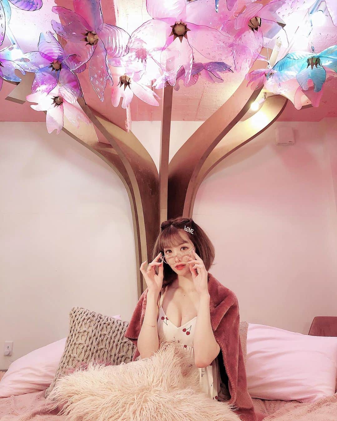 玉川来夢さんのインスタグラム写真 - (玉川来夢Instagram)「moshimoshirooms❤️ 桜の木のお部屋が可愛すぎ🌸🍒 #moshimoshirooms #原宿 #原宿ホテル」1月29日 14時40分 - ramu_tamagawa