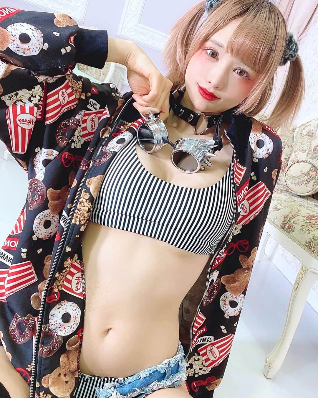 ゆかにゅんさんのインスタグラム写真 - (ゆかにゅんInstagram)「#Japanesekawaii #ショートカット #アイドル #Japaneseidol #selfie #ショートパンツ #自撮り女子 #hotpants #japanesemodel #photograph #picture #portrait #tokyo #instagood #tokyofashion #snap #model #gallery #コスプレ #コスプレイヤー #cosplay #cosplayers #ポートレート女子 #東京カメラ部 #くびれ #japan_of_insta #Japanesegirl #followme」1月29日 14時44分 - yuka_neko_nyun