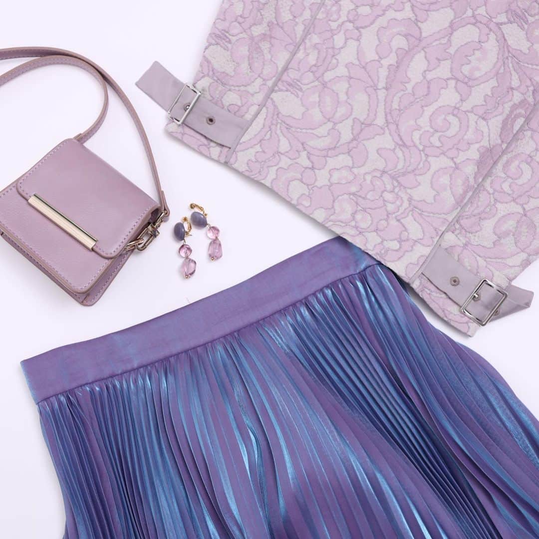 Arpege storyさんのインスタグラム写真 - (Arpege storyInstagram)「1/29(金)公開！﻿ ﻿ ﻿ 春気分がUPするSPRING COLOR﻿ @jusglitty_official ﻿ ﻿ ﻿ Purple﻿ ﻿ Season問わず大人に合わせやすいカラーがPURPLE。﻿ 今年ならサテンライクな光沢感ある色合いが狙いめです。﻿ ﻿ ﻿ 商品タグから詳しくcheck✨﻿ ﻿ ﻿ -----------------------------------------------﻿ ﻿ ▶︎▶︎▶︎information﻿ ﻿ ①ショップでは、全国送料無料で﻿ 代引き配送を受け付けております。﻿ 詳しくはショップまでお問い合わせください♩﻿ ﻿ お電話でのお問い合わせ先は﻿ @arpege_story のハイライトをご確認ください。﻿ ＊名古屋高島屋を除く﻿ ﻿ ﻿ ②📩メルマガ登録でお得な情報をGET‼︎﻿ 不定期でお得なキャンペーン実施します✨﻿ ﻿ ﻿ ③公式オンラインサイトArpege storyで﻿ 店舗在庫状況がご確認いただけるようになりました！﻿ サイトでsold outのアイテムでもお店でGETできるかも💭﻿ ﻿ ﻿ -----------------------------------------------﻿ ﻿ #jusglitty #ジャスグリッティー﻿ #springcolors #春色」1月29日 15時00分 - arpege_story