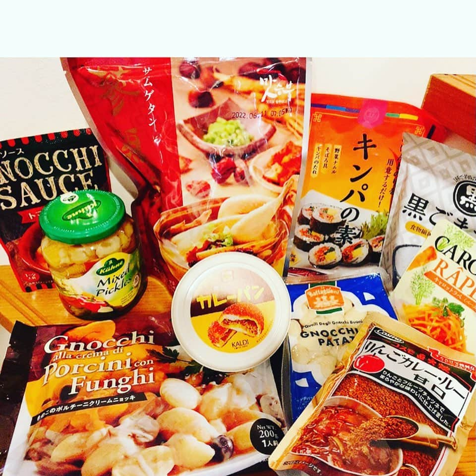 飯田圭織さんのインスタグラム写真 - (飯田圭織Instagram)「こんにちは😃今日はあたたかい。KALDIにお買い物へ行ってきました✨ 今夜はニョッキにしよう❣️ おつまみはピクルス✌️探していたトーストに塗るカレーパンもゲット✌️ 今日は2000円以上のお買い物でエコバッグプレゼント🎁してくれました✨ 赤、黄、水色、黒の4色展開で近頃大好きな水色にしました❤️ラッキー KALDIに行くとスーパーではなかなか買えない物が沢山あってワクワクしちゃいます😆😆😆さて、おやつ食べたら自宅作業頑張るぞ💪 #こんにちは #kaldi #ニョッキ  #ピクルス #カレーパン #エコバッグ」1月29日 15時05分 - iidakaori.official