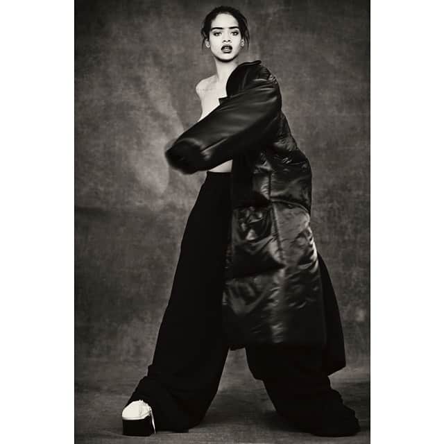 リアーナのインスタグラム：「happy #ANTiversary」