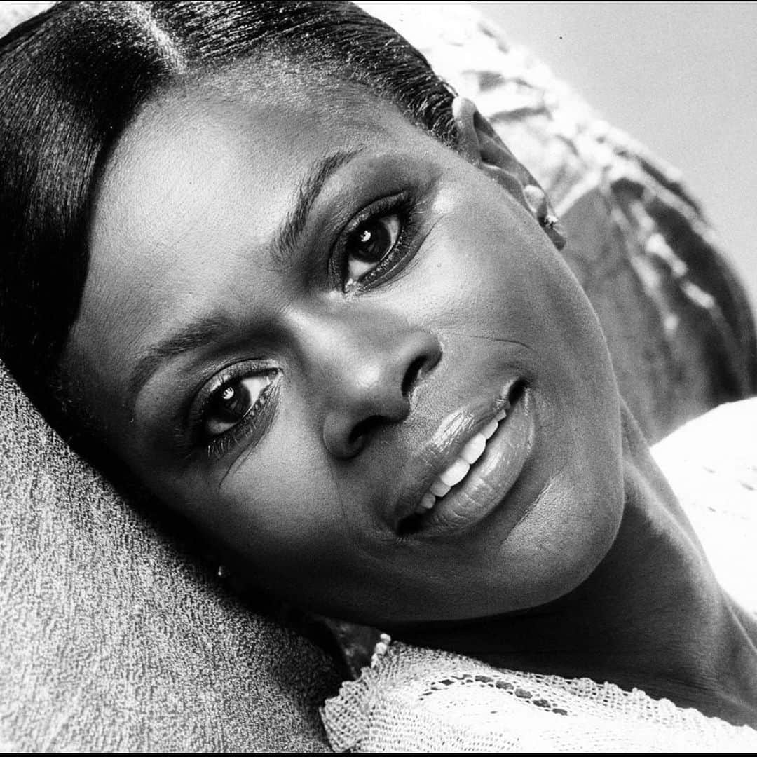 ラモーネ・モリスのインスタグラム：「Never got a chance to meet her but Wow was she a pioneer! RIP Cicely Tyson」