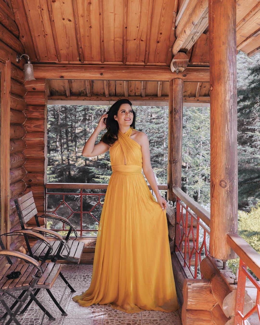 Aakriti Ranaさんのインスタグラム写真 - (Aakriti RanaInstagram)「Would you want to settle in a city or somewhere in nature? 😃 I have always been fond of wooden cabins in the middle of the woods. 🌲 The peace you feel while staying in a simple raw cabin surrounded by beautiful tall trees is just priceless!  Stay tuned to find out more about this place! ❤️  Wearing this stunning gown from @swateesinghlabel 💛  #aakritirana #woods #traveller #travelblogger #indiantravelblogger #nature #woods #woodencabin #cabin #lookbook #gown #ootd」1月29日 15時25分 - aakritiranaofficial