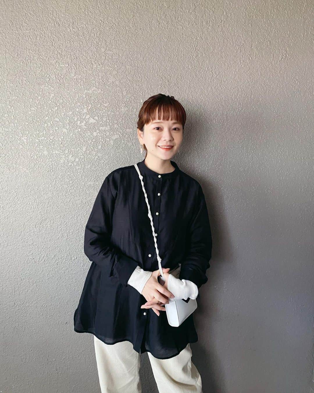 高山直子さんのインスタグラム写真 - (高山直子Instagram)「初夏まで使えるシースルーシャツ💙 ボタンがパールで素材感とか形とか可愛くて春にハーフパンツと合わせたいな。 今年はトレンドのハーフパンツも着たいぞ👣 わかるものはタグ付けしてます🏷  #おとなふく」1月29日 15時37分 - nao_70koro