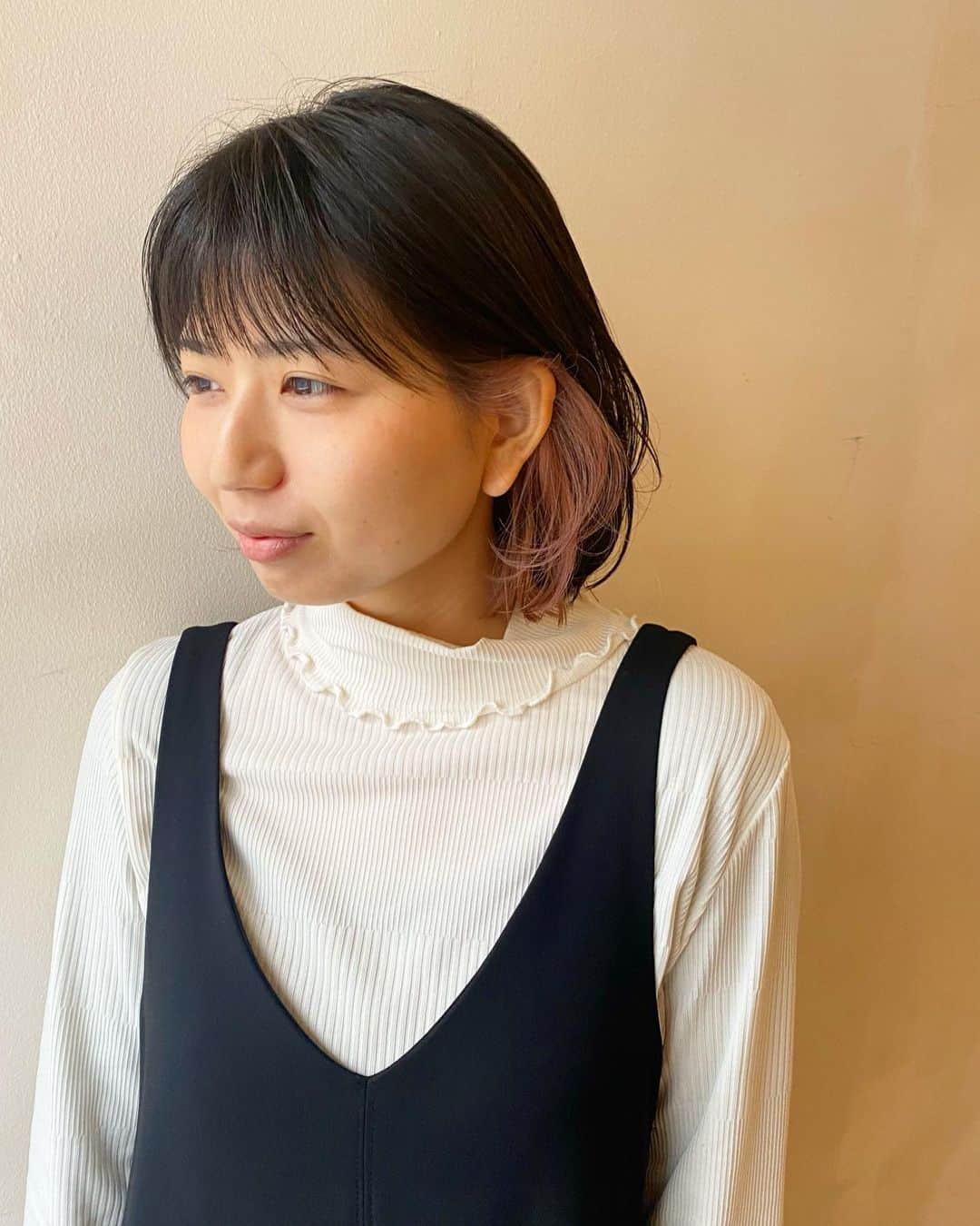 金子真由美さんのインスタグラム写真 - (金子真由美Instagram)「* point color * #ワンレンボブ　#ポイントカラー #インナーカラー」1月29日 15時47分 - kanekomayumi12