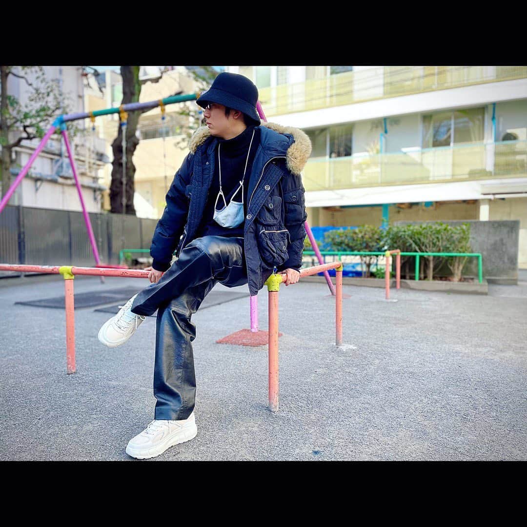 河野聡太のインスタグラム：「Thanks @uggjapan !! ソールがしっかりしてて、沢山歩いてても疲れづらい。 出掛ける機会は減ってしまっているけども、散歩する時のお供になりそう。  #UGGスニーカー #UGG #portrait #portraitphotography」