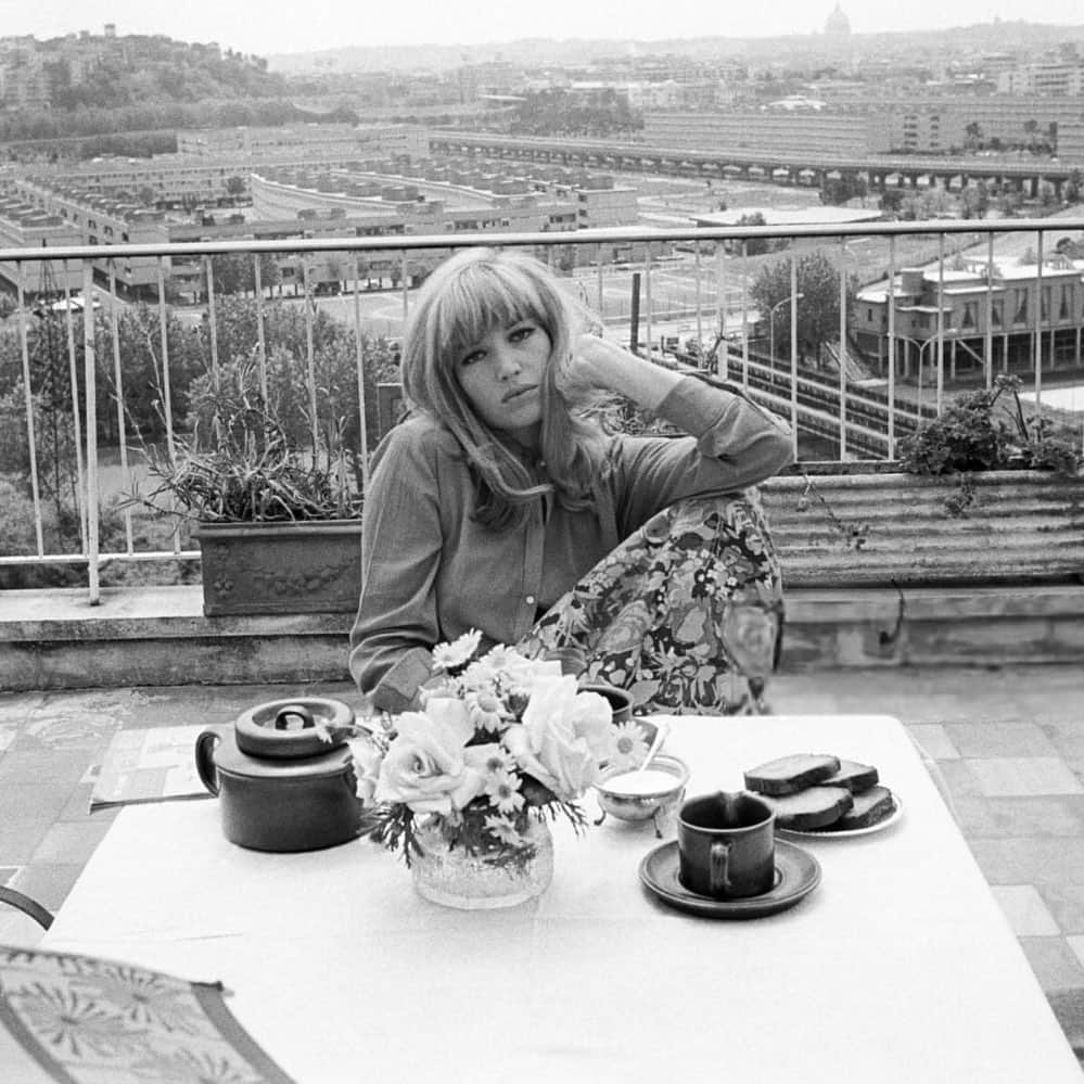 Meganさんのインスタグラム写真 - (MeganInstagram)「Breakfast with Monica, Rome, 1966 🍳 . . . . #monicavitti #rome #breakfast」1月29日 15時53分 - zanzan_domus