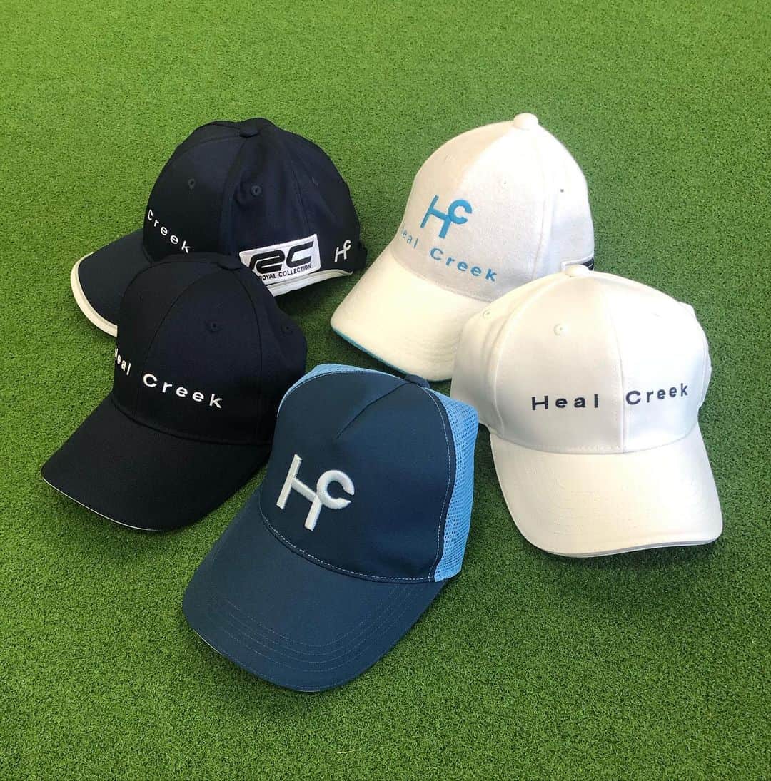 のインスタグラム：「ヒールクリーク🐶のキャップ🧢バリエーション豊富で選ぶのが楽しみです〜⛳️🎶 #ヒールクリーク #グリップインターナショナル #ゴルフキャップ #ゴルフ女子 #ゴルフ男子」
