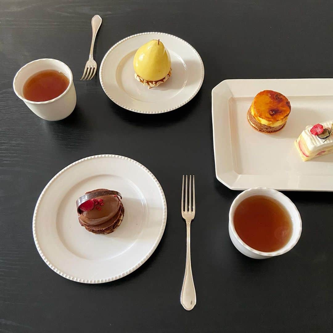 渡辺有子のインスタグラム：「オーボンヴュータンの店内はしばしParisへ旅した気分になれました。久しぶりだったこともあり、あれもこれもと抱えて帰ってきました。  ティータイムは大切ですね！」