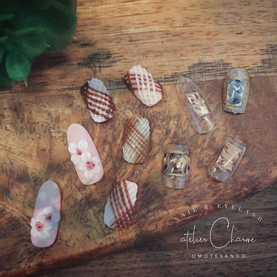 なかやまちえこのインスタグラム：「‪atelier Charme‬ 講習会。⠀ ⠀ #nail #nails #nailart #ネイル #美甲 #ネイルアート  #japanesenailart #manucure #japanesenails #manicurist #gelnails #أظافر #네일아트 #미용 #vẽmóng #ngườiđẹp  #เพ้นท์เล็บ #искусствоногтя #artedeuñas #เพ้นท์เล็บเจล #ジェルネイルデザイン #ネイルデザイン #senikuku #nagelkunst #表参道ネイルサロン #表参道 #表参道ヒルズ の真裏です。⠀ @at_charme @at_charme___shoko @satsuki__kishi @dr.8_mana @at__risa_」
