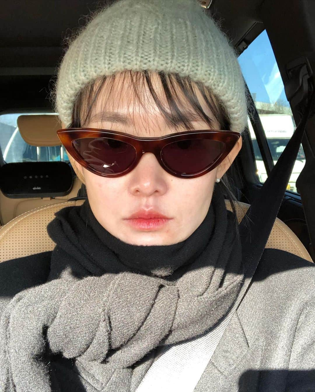 パク・ウォンジさんのインスタグラム写真 - (パク・ウォンジInstagram)「🕶 코가 없어서 선글라스가, 마스크가 볼살을 파고 든다 😎」1月29日 16時48分 - sisi_wonji