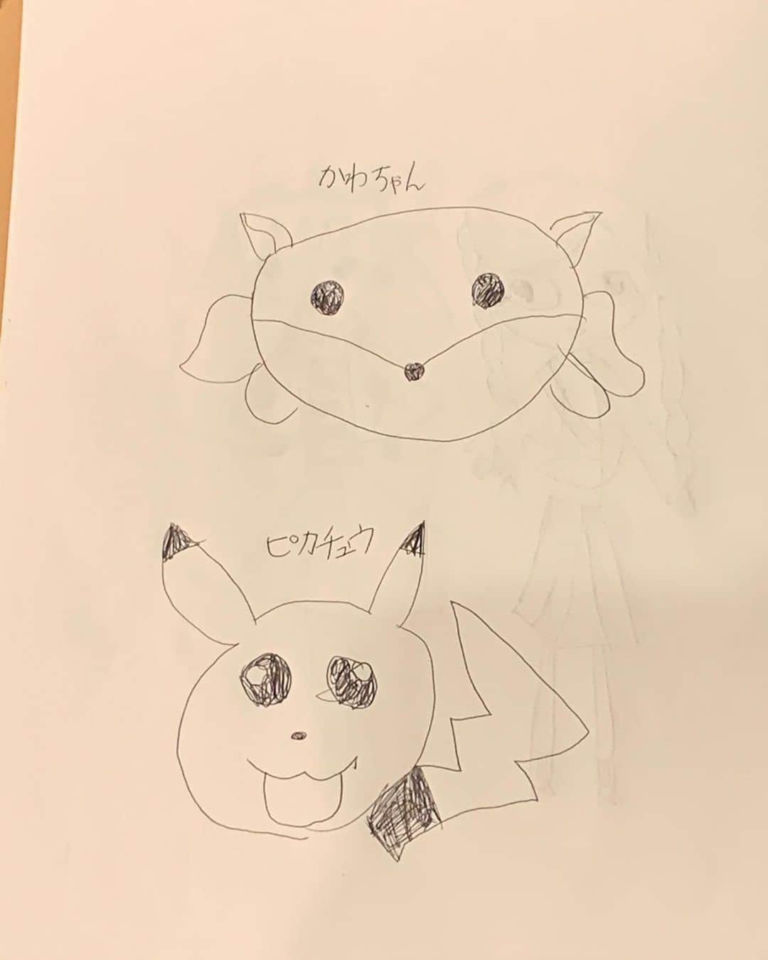 中澤裕子のインスタグラム：「・・  上の「かわちゃん」とは 福岡の動物園にいるカワウソくんの事。 以前に仕事終わりにいただいた ぬいぐるみを見て描いてます。  「かわちゃん」は我が家での呼び名で 実際にはいないはずです😆  ピカチュウは 子ども達が今いちばん見ているアニメ。 ケラケラ笑いながら見ている様子に つられて笑ってしまう☺︎  #お絵描大好き娘 #塾終り待ちの車中 #息子は寝ちゃってる」