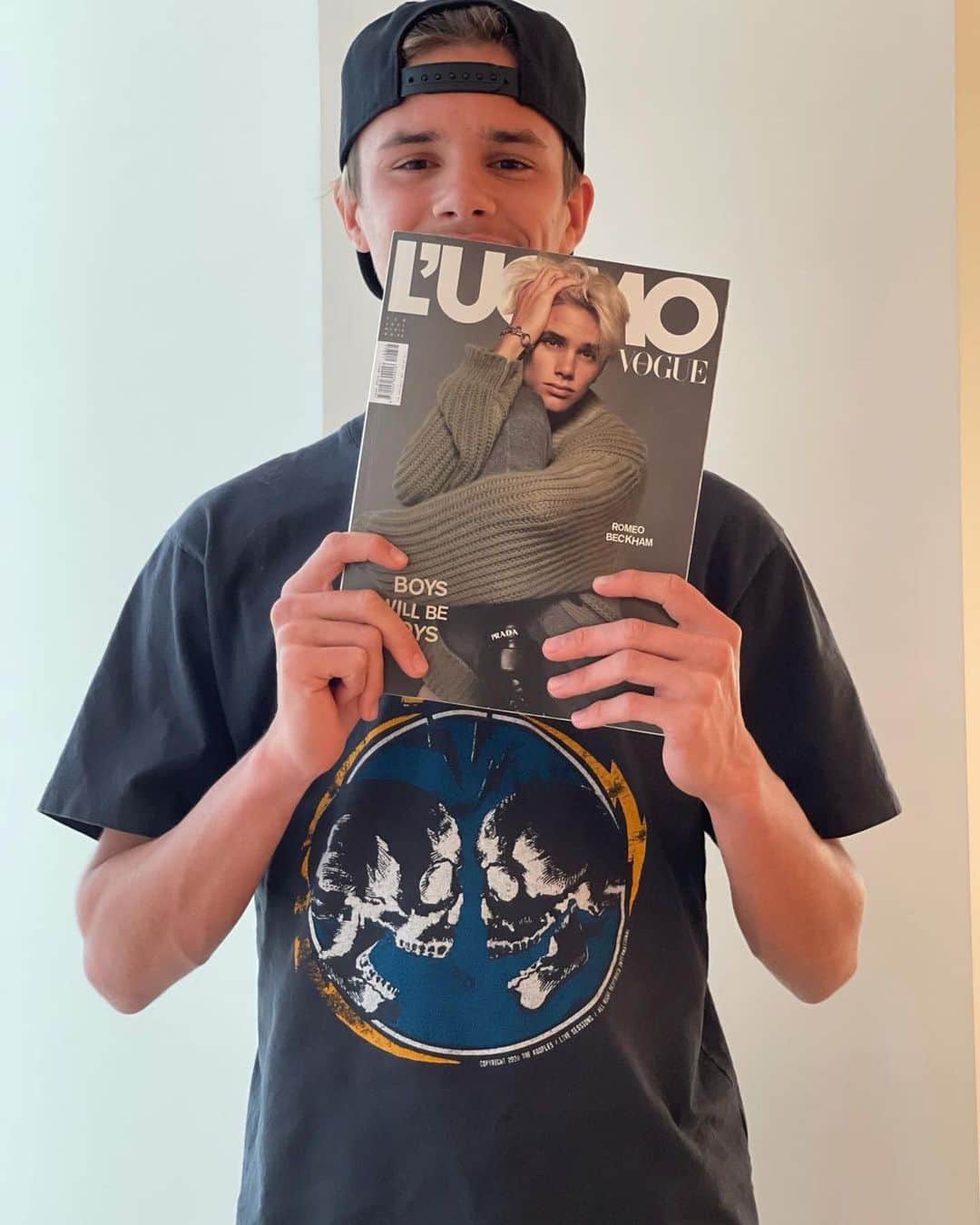 Vogue Italiaさんのインスタグラム写真 - (Vogue ItaliaInstagram)「Seeing double 👀 @RomeoBeckham makes on @luomovogue his cover debut to showcase a style identity of his own making. #TheGenerationsIssue  Photographed by @MertAlas & @MacPiggott and styled by @Reed_Danny. Discover more via link in bio.  Full Credits: Editor-in-Chief @EFarneti Creative Directors @KevinTekinel & @CharlesLevai Casting Directors @pg_dmcasting & @Samuel_Ellis Hair colour @joshwoodcolour Hair @LouisGhewy @maworldgroup Manicure @ncnails__ Set design @DannyHyland @streetersagency On set @aprilproductionltd Executive producer @LeonardPetit #Regram @RomeoBeckham」1月29日 16時57分 - vogueitalia
