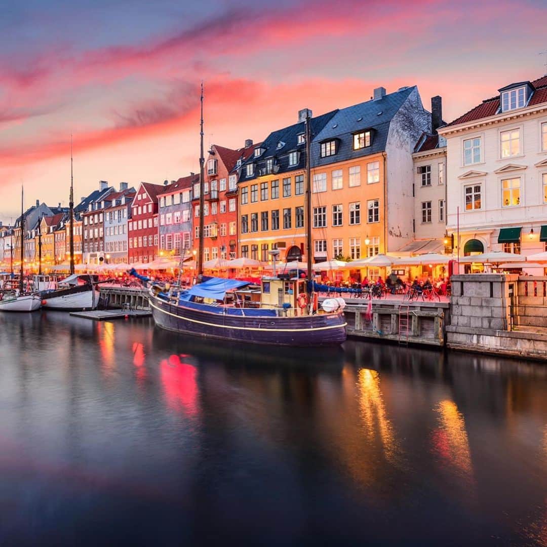 タイ航空のインスタグラム：「Fly smooth to Copenhagen with THAI every Sunday in January - March 2021 🇩🇰  *All inclusive one-way fares: Business Class starting from THB 70,460. Economy Class starting from THB 17,985.  *Terms and conditions apply  Ticketing Period: Now - 28 March 2021 Traveling Period: 17 January - 28 March 2021  *Available only for passengers who can enter Denmark with one-way ticket.   Please check the latest entry requirements before issuing a ticket. 👉🏻www.thaiairways.com  #ThaiAiways #TGBecauseWeCare #HygieneExcellence」