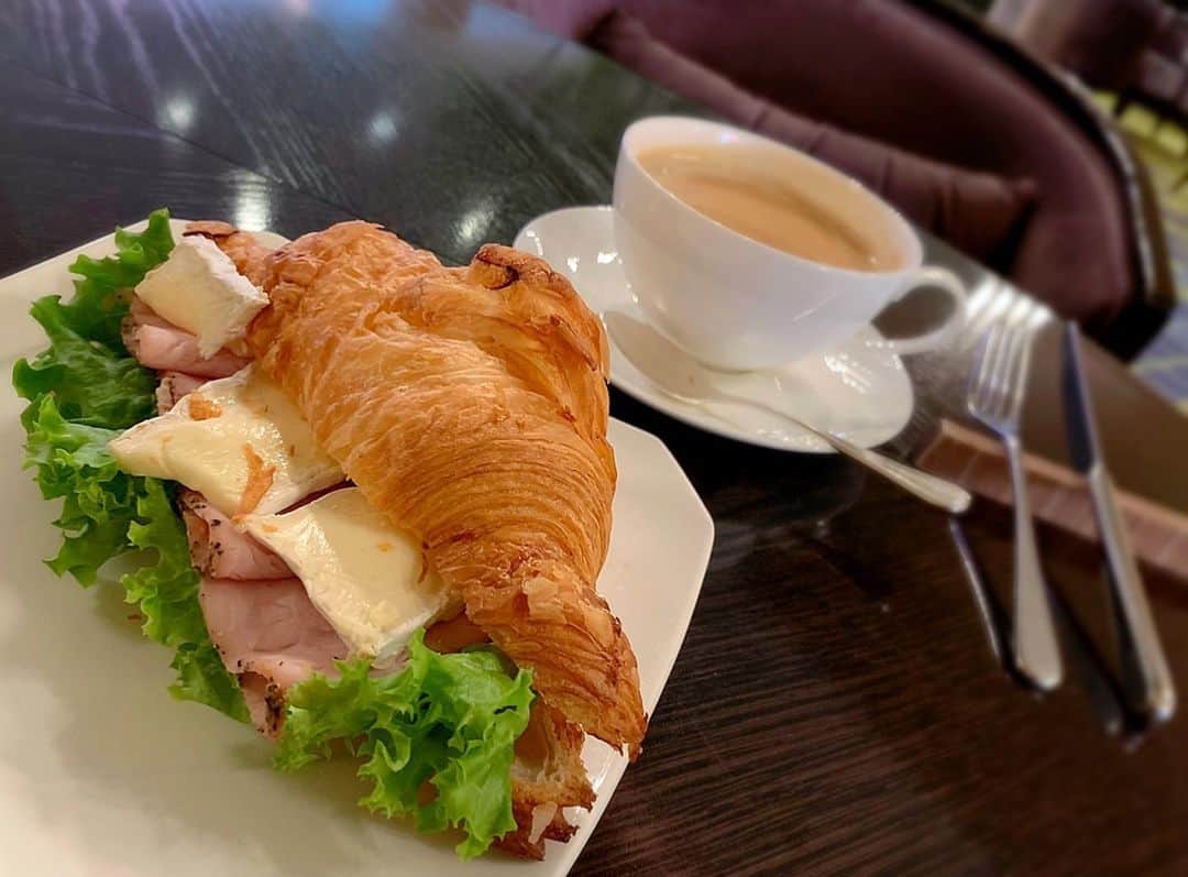 のインスタグラム：「#goodevening 🥐💕」