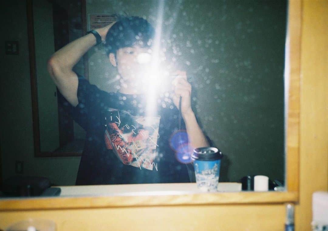 入江甚儀のインスタグラム：「At the dressing room.﻿ ﻿2020 ﻿ ﻿ #両国花錦闘士 ﻿ #lomography100 ﻿ #konicabigmini301﻿ #film」