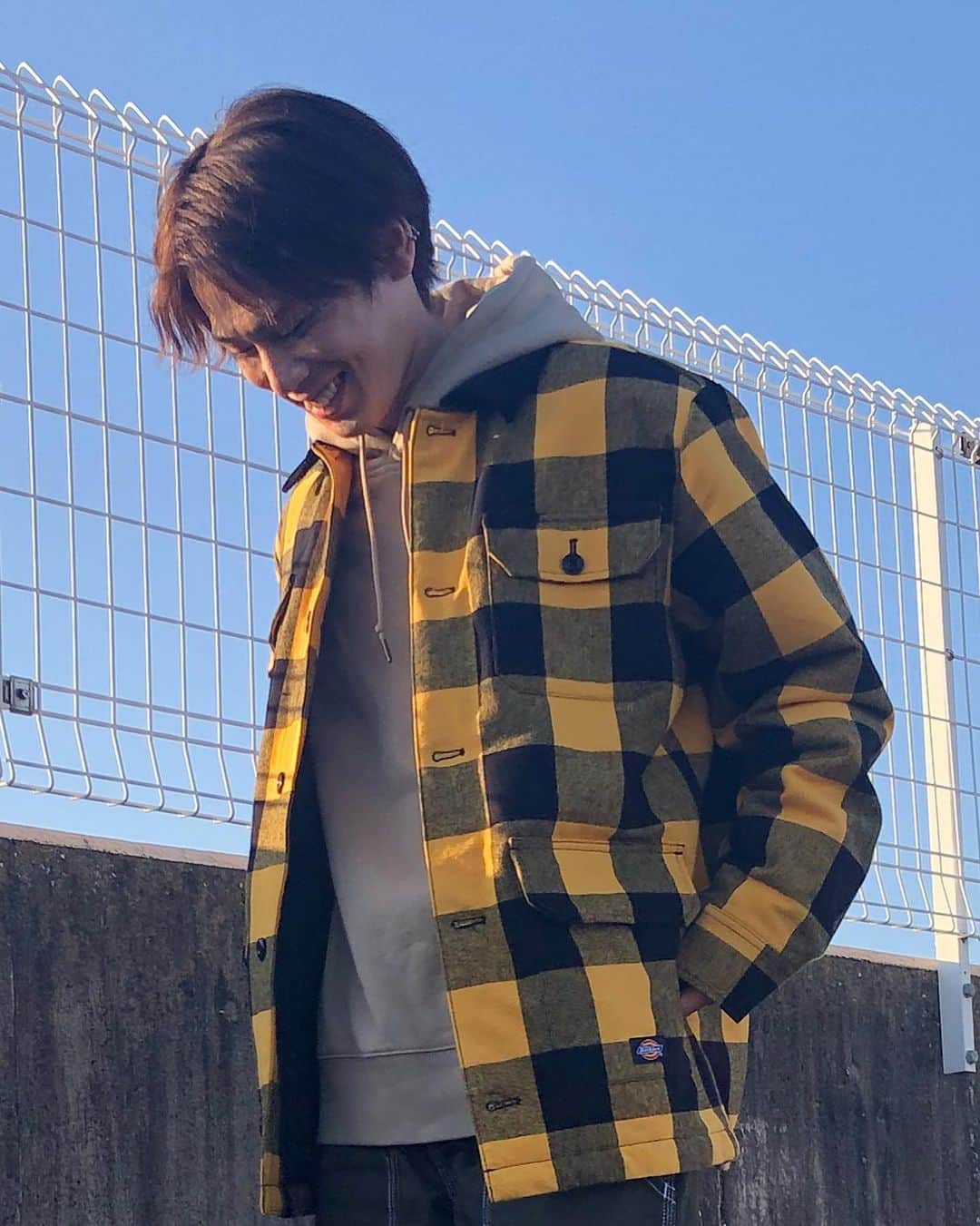 ディッキーズさんのインスタグラム写真 - (ディッキーズInstagram)「＼タイムセール絶賛開催中／   🔥中綿入りマウンテンパーカーはシンプルデザインの中にカモ柄の配色がさりげない演出をしてくれます。 🔥中綿入りリバーシブルジャケットは2WAYの着回しでカジュアルコーデをよりカッコよく魅せる一着！ 🔥中綿入りロングコートはゆとりのあるサイズ感でトレンドスタイルにぴったり！ 🔥中綿入りシャツジャケットは暖かみのある質感とヴィンテージ感のある雰囲気を楽しめます。   気になるアイテムの写真をタッチ！商品がタグ付けされているのでお買い物も楽々♪   LINE公式アカウントにて友達募集中♪お得なキャンペーンやおすすめコーディネートをお届けしております！ ハイライトのQRコードからご登録頂けます。   #dickies #ディッキーズ #ディッキーズ874 #秋冬商品 #秋冬ファッション #ファッション #秋冬 #季節 #アウター #ジャケット #マウンテンパーカー #ロングコート #アウターコーデ #ジャケットコーデ #ootd #タイムセール #オススメ #ストリートファッション #作業着 #ワークウエア #アメカジ」1月29日 17時00分 - dickies_jp