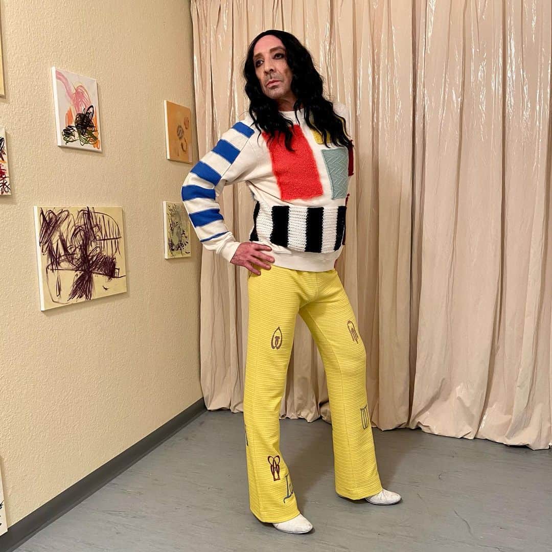スタースタイリングのインスタグラム：「.... mixture of Alessandro and John.... but it’s Hugo. #germanangst #aw21/22 #johngalliano #alessandromichele #starstyling #behindthescenes」