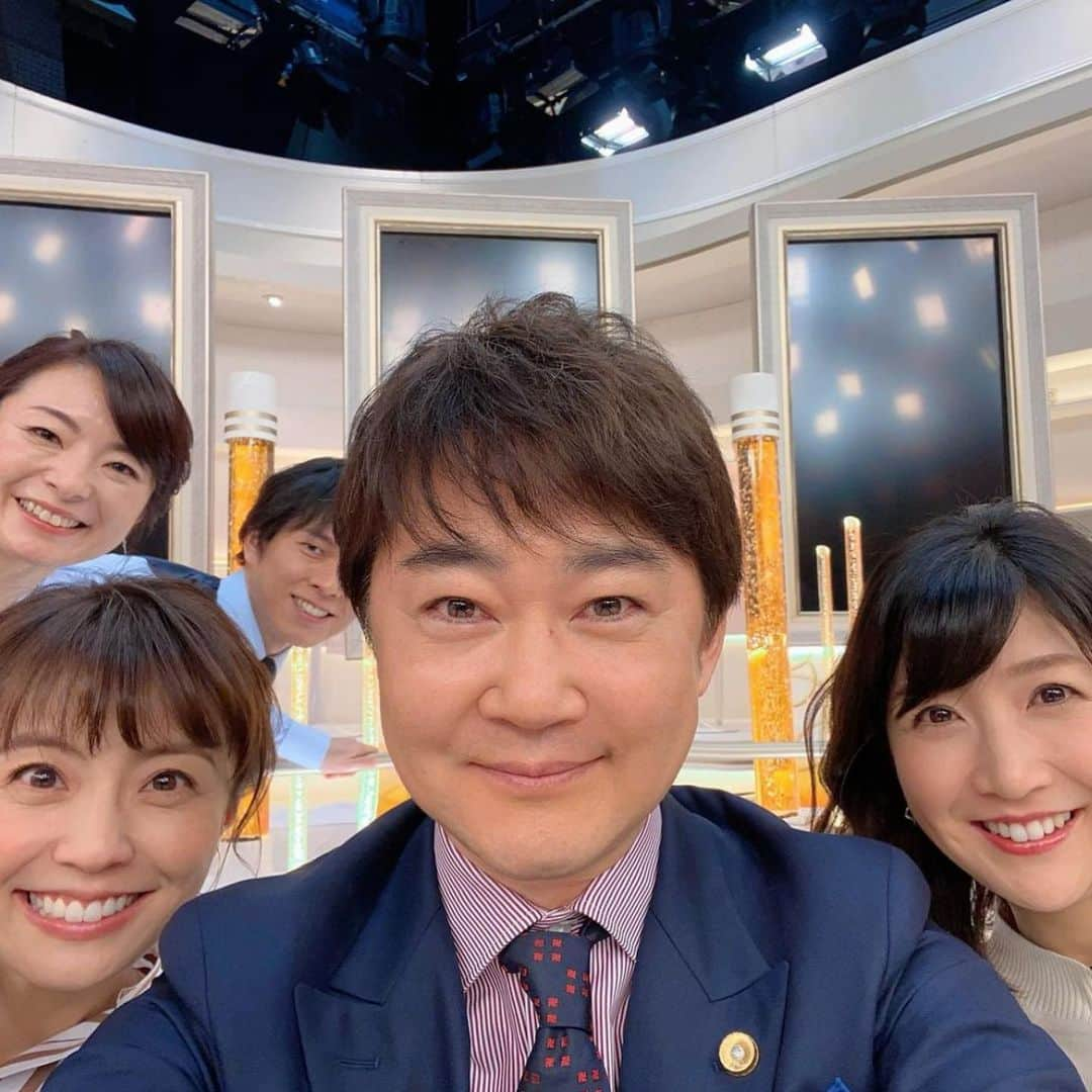 山岸久朗さんのインスタグラム写真 - (山岸久朗Instagram)「私が、一昨年から昨年まで一年間、東京で初レギュラーをいただいたグッとラックが、本日、正式に三月終了を発表されました。この一年間、毎週東京で宿泊して出演したのは、今までの人生に全く無かったブランニューな経験でした。今まで大阪のテレビ局の温かみしか知らなかったので、東京の局のシビアを知れたのは実に勉強になった。毎週毎週、口から胃が飛び出るような緊張と、キラキラした刺激を楽しみました。中島健ちゃんとの絡みは、最後の方は確実に良くなってきてたので、新コロさえ無かったら今も続いてたんじゃないか…と思うと本当に残念。でもこの時のメンバーとはいつでもごはんに行ける関係良好性を築いてるので嬉しい😊 今後、何かの番組のレギュラーになることなんて、あるのかなぁ？ #グッとラック #立川志らく #国山ハセン  #若林有子  #中島健太 #森まどか #小林麻耶 #北村先生 #厚切りジェイソン  #whyjapanesepeople  #ひろゆき」1月29日 17時18分 - yamaben