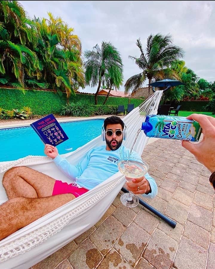 Vita Coco Coconut Waterのインスタグラム：「Running out of mocktail recipes to get you through Dry January? If coconut water on the rocks isn't your thing, give @hilarywritesny Spicy Af Mocktail a try.  #thedrychallenge」