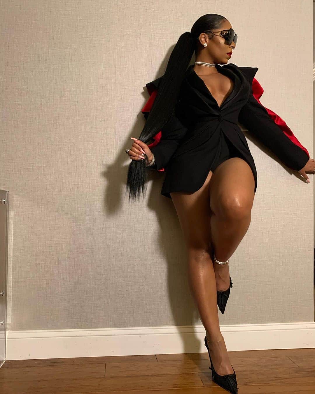 アシャンティのインスタグラム：「❤️🖤 2:35 a.m」