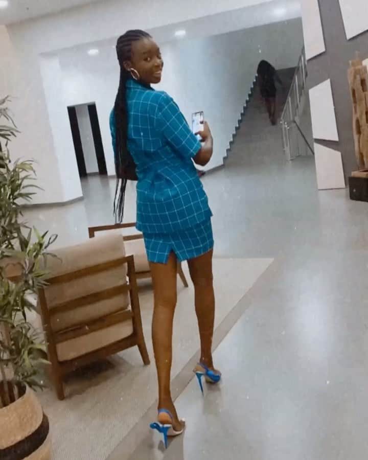 マリア・ボルゴのインスタグラム：「When you get dressed by the amazing local designer, @cantealfa 🌐👌🏾 Quando es vestida por estilista local... #fashion #bussiness #style #mariaborges」