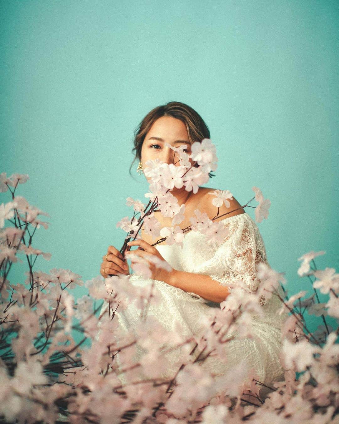 Decollte Wedding Photographyさんのインスタグラム写真 - (Decollte Wedding PhotographyInstagram)「Playing with cherry blossom (what a dream) 🥰🥰  #CherryBlossom #always #anytimeyouwant  Location : Indoor Studio﻿ Photographer : @keisuke_shimozono   @studiotvb_horie ﻿ @decollte_weddingphoto﻿ @decollte_weddingstyle﻿ ﻿@d_weddingphoto_jp ﻿ #Japan #Osaka #Tokyo #weddinginspiration #Weddingphotography #prewedding #weddingphoto #overseasprewedding #japaneseprewedding #japanwedding #landscapephotography #romantic #love #happiness #日本 #大阪 #東京 #富士 #海外婚紗 #婚紗 #唯美 #studiotvb #studioaqua #studio8 #studioan #studiosola #studiosuns」1月30日 2時43分 - d_weddingphoto_jp