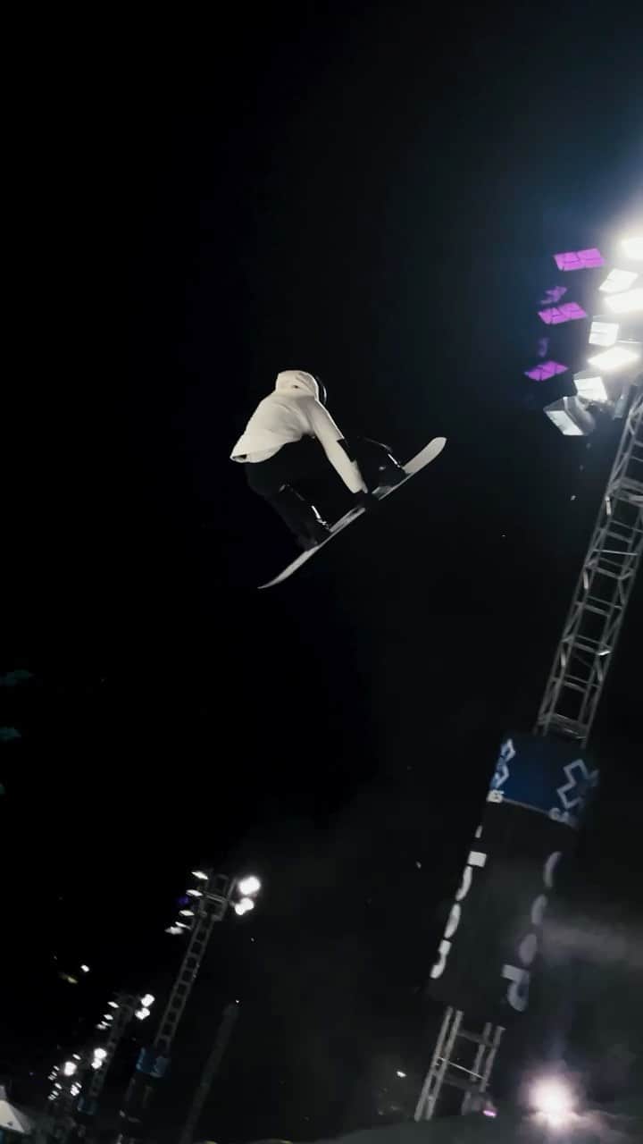 ショーン・ホワイトのインスタグラム：「Fun warmup lap @xgames @photograferg」