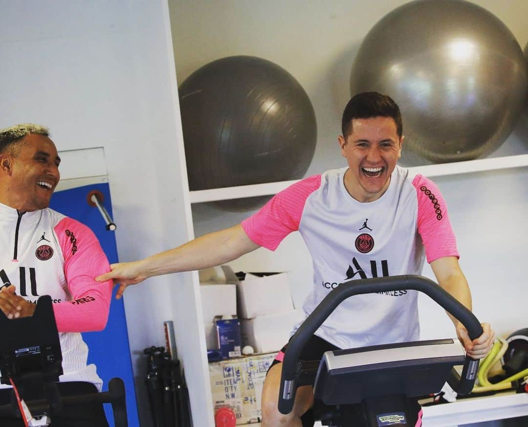 アンデル・エレーラさんのインスタグラム写真 - (アンデル・エレーラInstagram)「Instagram VS realidad 😜 #hardwork #fun」1月30日 2時55分 - anderherrera