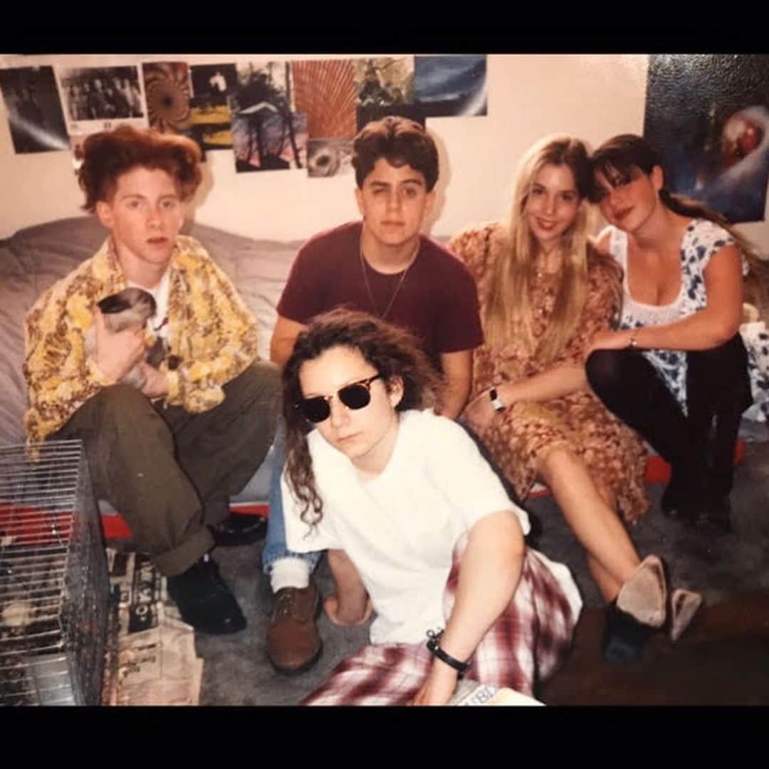 セス・グリーンのインスタグラム：「#FBF I’ve known @moonfrye since we were kids- but we’ll have our first date Feb 25th as #PunkyBrewster returns to @peacocktv   Check out this snap of us in my teenage bedroom- yes I had a pet rabbit. His name was Fred.」
