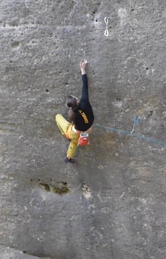 クロエ・コリエーのインスタグラム：「An iconic route, one of the first French 8a. First ascented by @marc.lemenestrel in 1983.」