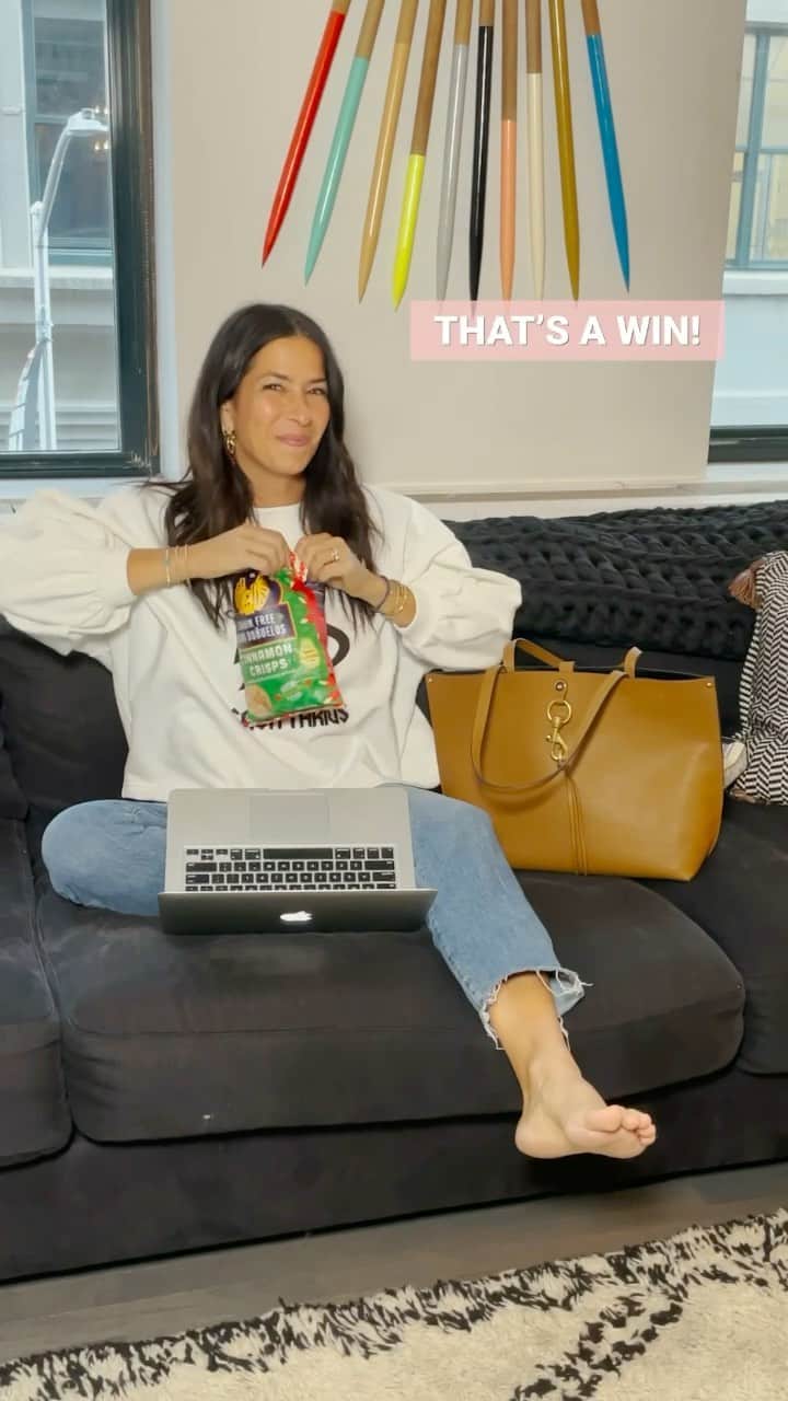 レベッカミンコフのインスタグラム：「Megan never lets me down💪🏼🙌🏼 (Featuring @sietefoods — hands down the best snack!)」