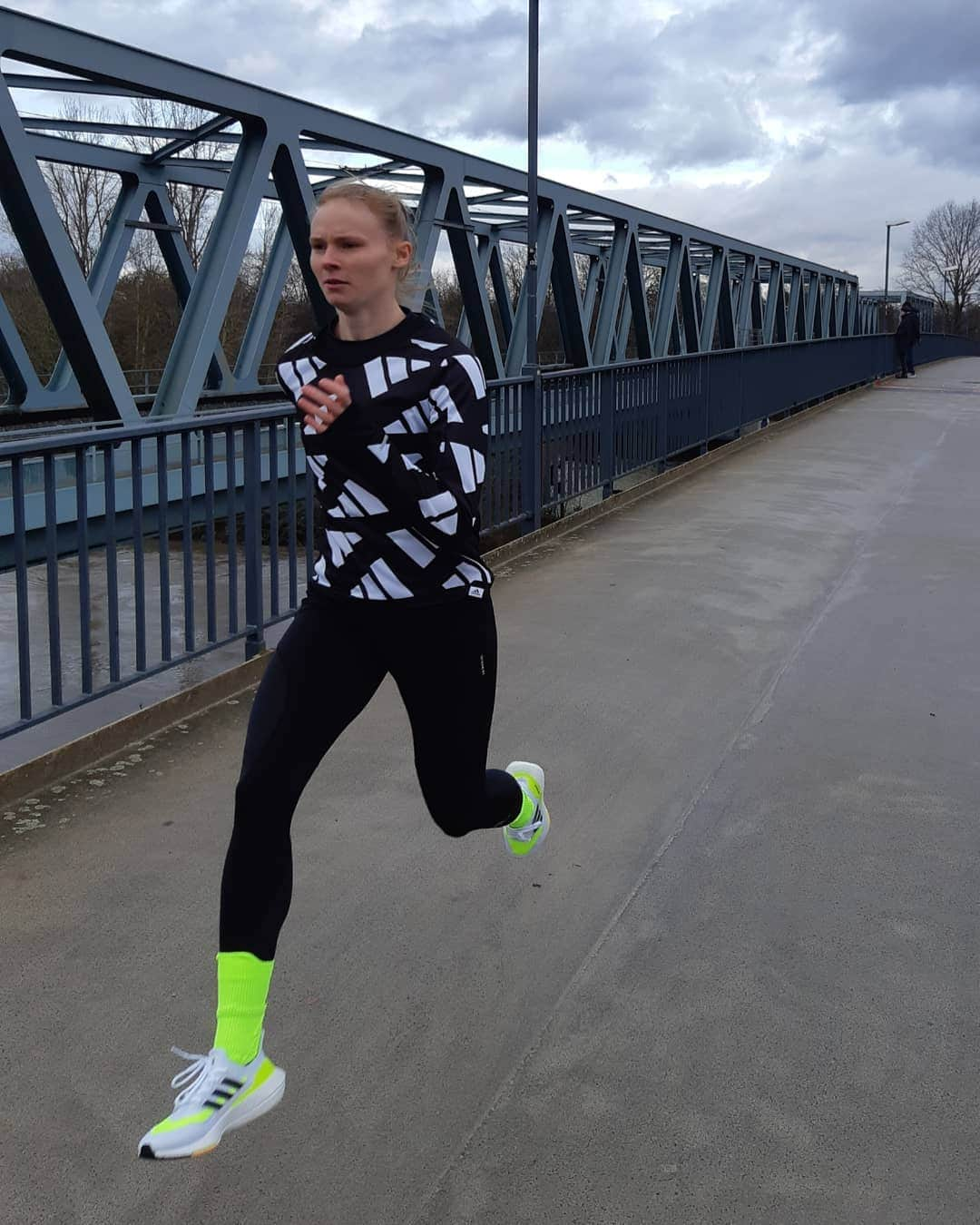 Jessica-Bianca WESSOLLYさんのインスタグラム写真 - (Jessica-Bianca WESSOLLYInstagram)「LIFE ON HI ENERGY! ⚡  Mit den neuen #ultraboost21 hast du noch mehr Energie bei jedem Schritt!   #createdwithadidas #ultraboost21 @adidas_de @adidasrunning」1月30日 3時09分 - jessicabiancawessolly