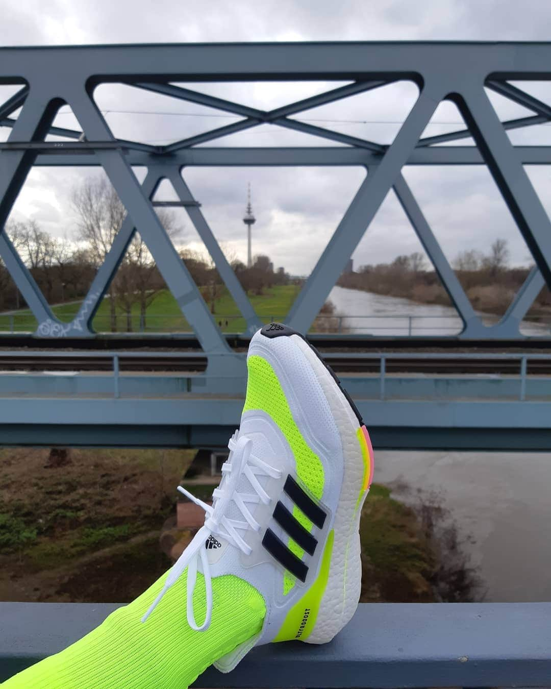 Jessica-Bianca WESSOLLYさんのインスタグラム写真 - (Jessica-Bianca WESSOLLYInstagram)「LIFE ON HI ENERGY! ⚡  Mit den neuen #ultraboost21 hast du noch mehr Energie bei jedem Schritt!   #createdwithadidas #ultraboost21 @adidas_de @adidasrunning」1月30日 3時09分 - jessicabiancawessolly