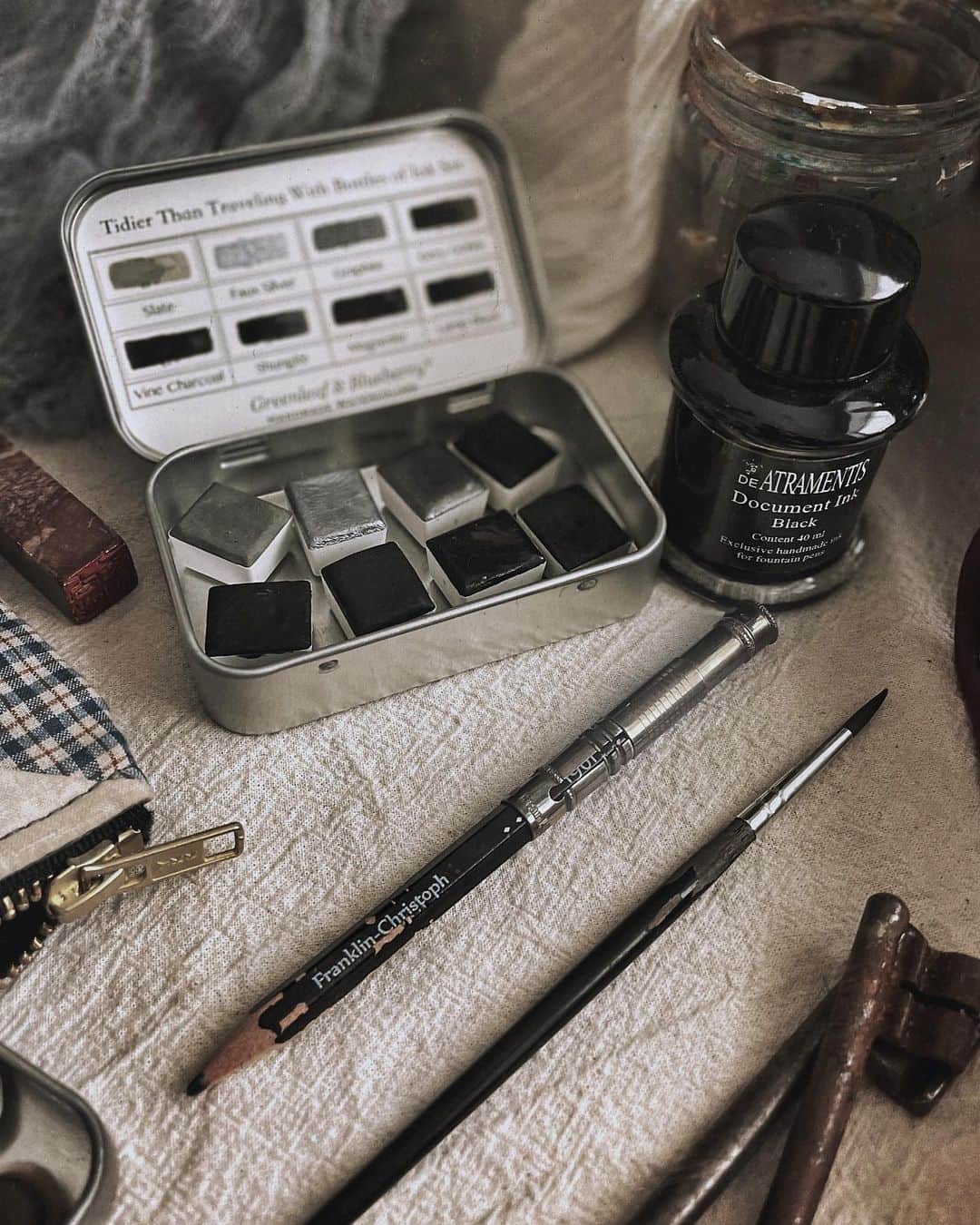 Catharine Mi-Sookさんのインスタグラム写真 - (Catharine Mi-SookInstagram)「Continuing in my study of owls. I’m fascinated with the barn owl and keep coming back to her. Today I dusted off a palette of black paints for a change and it helped me learn more about depth and texture in a new way. A dip-penned quote by Mary Oliver to accompany, inspired by the sweetness of friendship, which reminded me that when the fog descends as it inevitably does along the terrain, sometimes it is the words of a friend who help clear the way. I am grateful for this reminder today and always. . . . . Leather Tome Journal, Mini Journal & Antique Textile Pouches @pegandawl. Winter 325 Fountain Pen @labanpen. 1901 Pencil & Sterling Silver Extender @franklinchristoph. Watercolors @greenleafblue. Candles @natureskindle. . . . . #artjournal #barnowl #owlpainting #memoirs #pegandawl #bookbinding #leatherjournal #handmadebook #labanpen #fountainpen #penmanship #franklinchristoph #graphiteart #greenleafblueberry #watercolorsketch #artjournalpages #booksandcandles #ofsimplethings #poetryofsimplethings #lightacademia #alittlebeautyeveryday #myquietbeauty #beautyofstillmoments #watercolorpractice #nestandflourish #thesweetlifeunscripted #inspireddaily」1月30日 3時18分 - catharinemisook