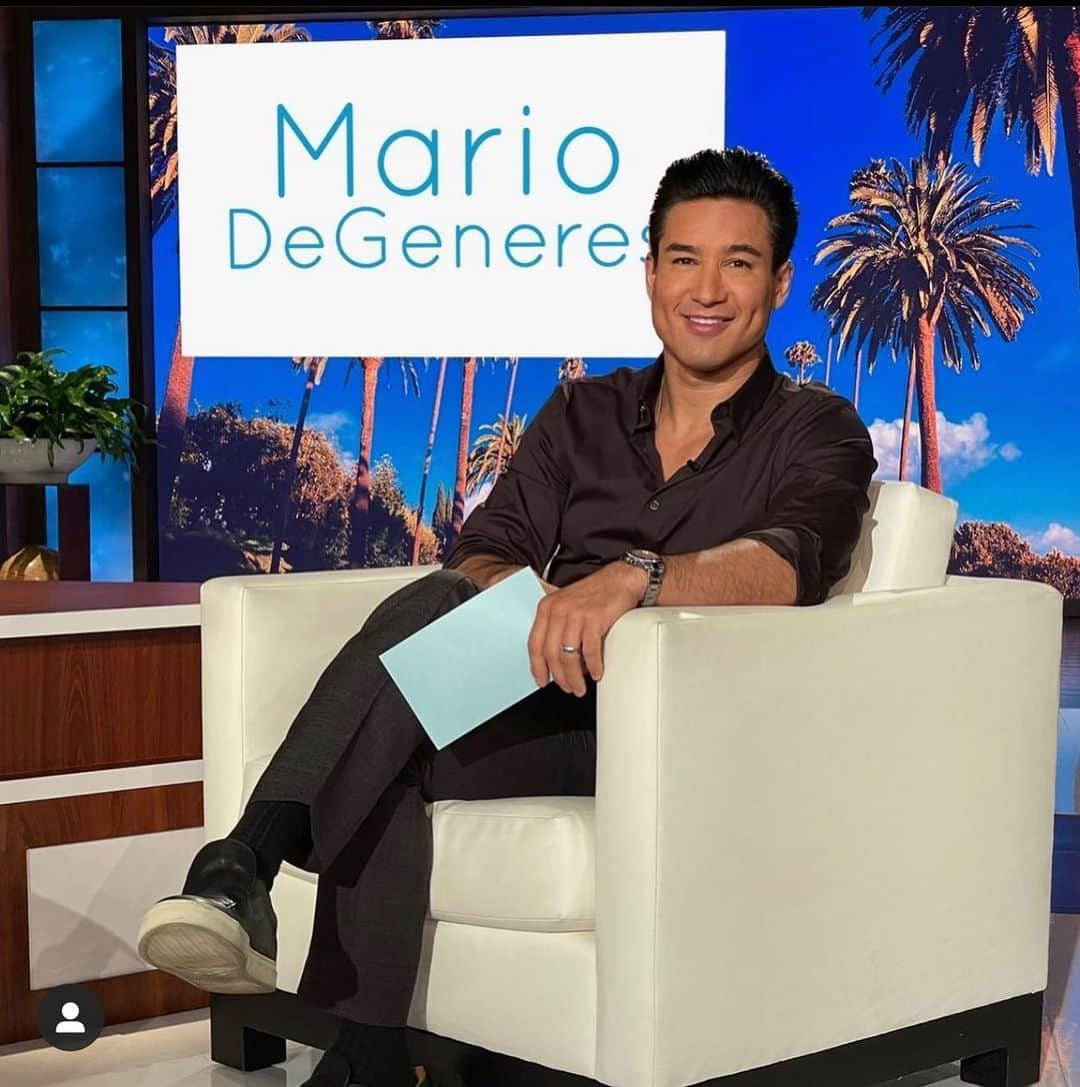 マリオ・ロペスのインスタグラム：「🙌🏼 @mariolopezextra  . . . #mariolopez #mariolopezextra #savedbythebell #sbtb #slater #acslater #lopez #blackmamba #fanbase #fantasyfootball #messi @onwithmariolopez @mariolopez #sbtbmeme #bayside #preppy #onwithmariolopez #sitcom #90ssitcom #zackmorris #ellen #ellendegeneres」