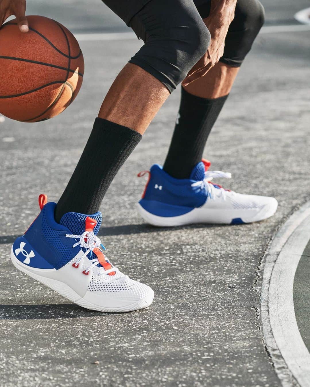 Foot Lockerのインスタグラム：「Philly! Under Armour Embiid 1 "Brotherly Love" is available now in men's and kids sizes.」