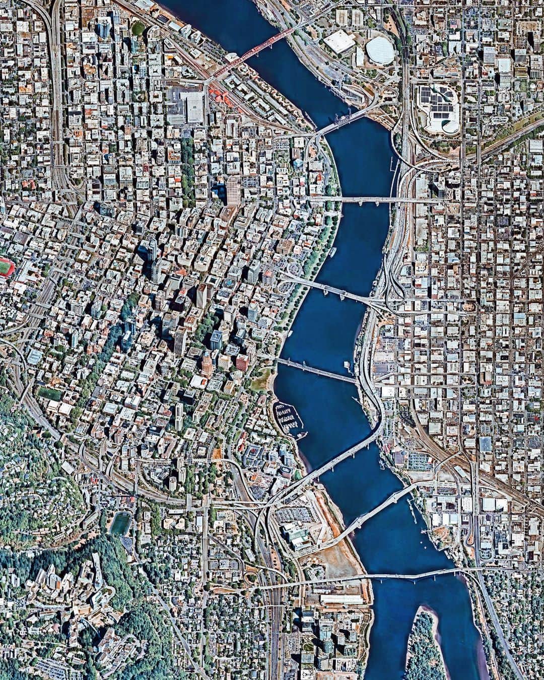 Daily Overviewさんのインスタグラム写真 - (Daily OverviewInstagram)「This Overview shows downtown Portland, Oregon, on the banks of the Willamette River. With more than 650,000 inhabitants, it is Oregon’s largest and most-populous city and the second-most populous in the Pacific Northwest. Portland’s cityscape is defined by its numerous bridges, many of which are historic and the three most traveled — Hawthorne Bridge, Steel Bridge and Broadway Bridge — are more than 100 years old. - Created by @overview Source imagery: @nearmap」1月30日 3時42分 - dailyoverview